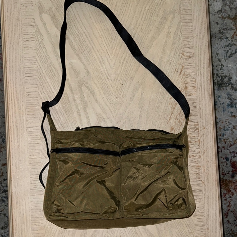 Baggu Large Cargo Crossbody Bag in Seaweed